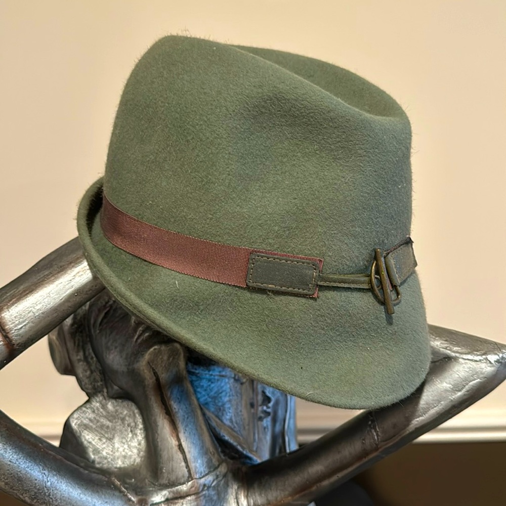 Barbara Feinman olive green felted grand film, Grand Film Noir style felted hat